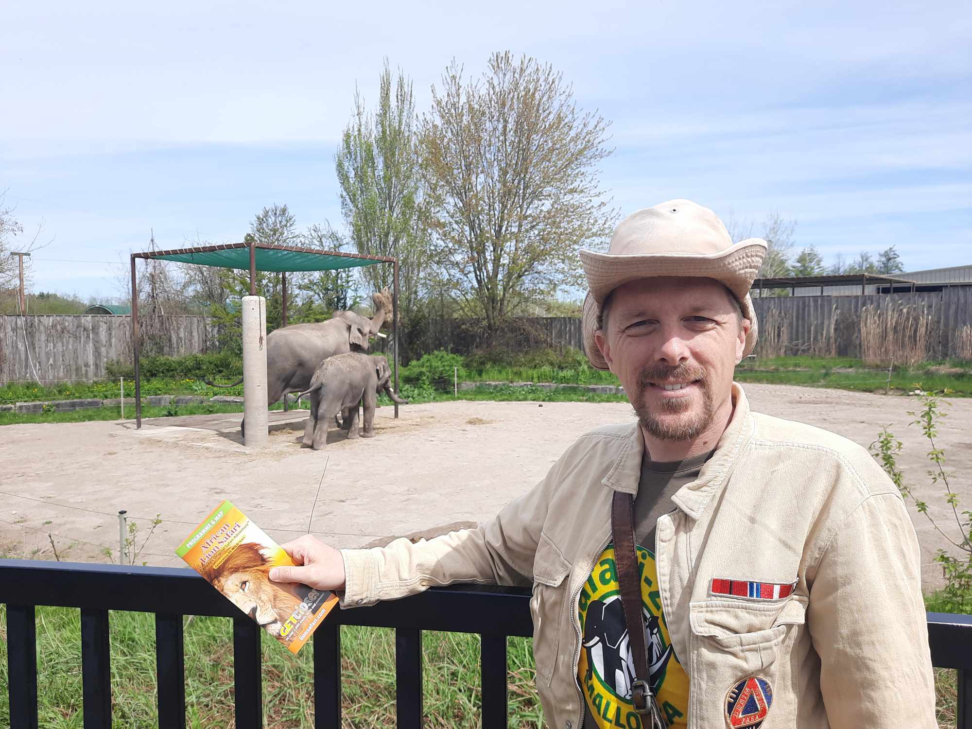 Tobias Dornbusch im African Lion Safaripark, in Rockton, ON, Kanada.